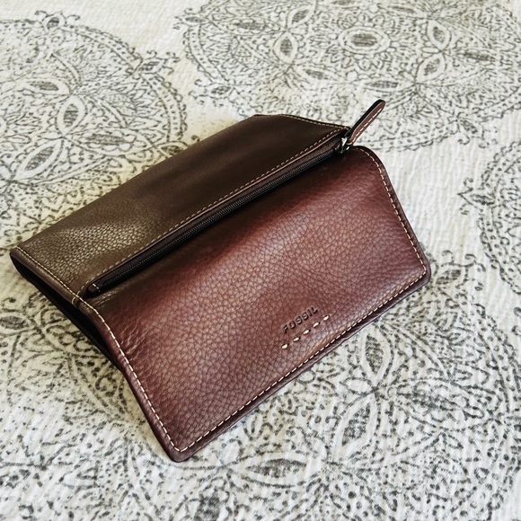 Fossil Brown Pebbled Leather Tri-Fold Wallet - Picture 3 of 7